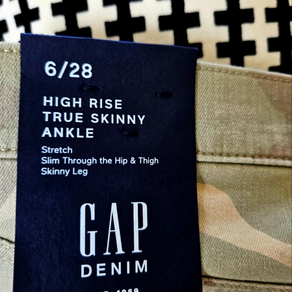 NWT GAP jeans.  Pale camo- high rise- true skinny- ankle- stretch- size 6/28. - Picture 7 of 7